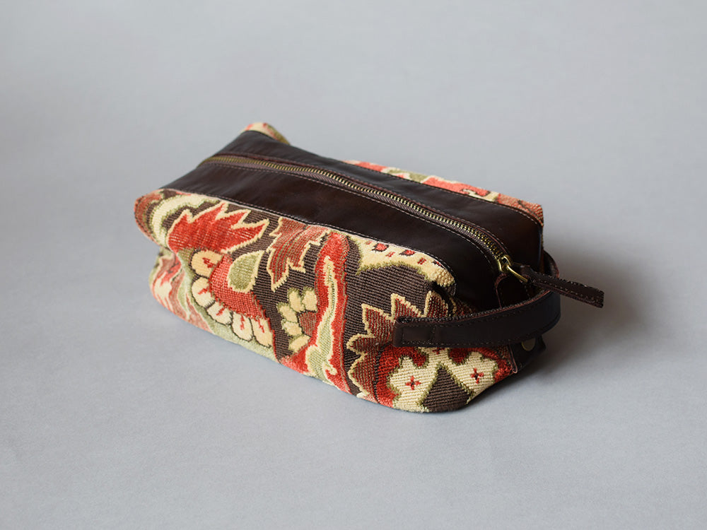 SWAN TOILETRY POUCH